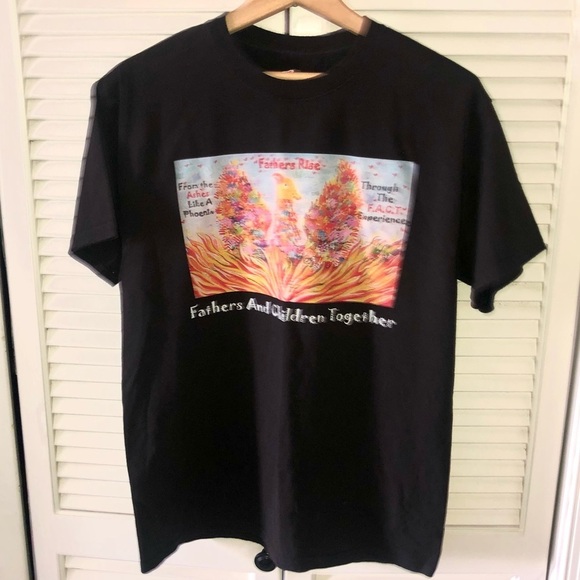 3 Medium Graphic Tshirts - Picture 6 of 10